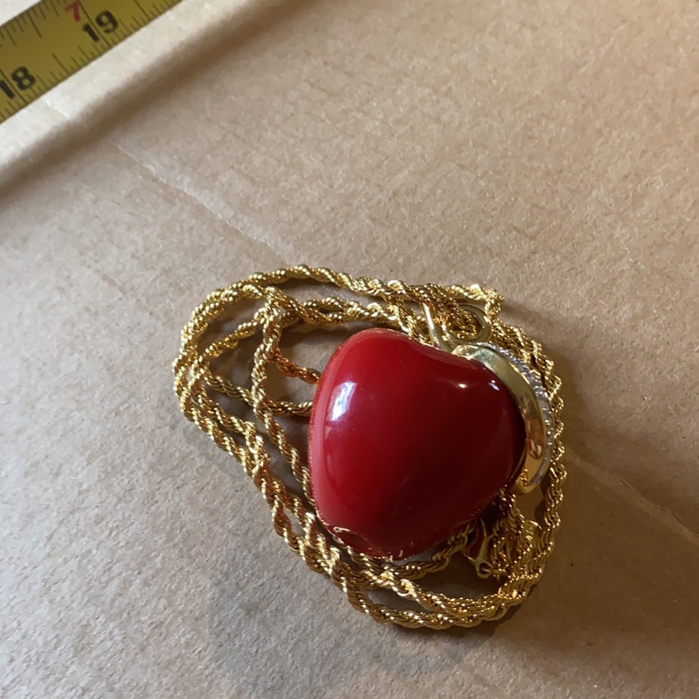 Vintage KJL Kenneth Jay Lane RED Apple necklace AND matching clip earrings - Picture 8 of 16
